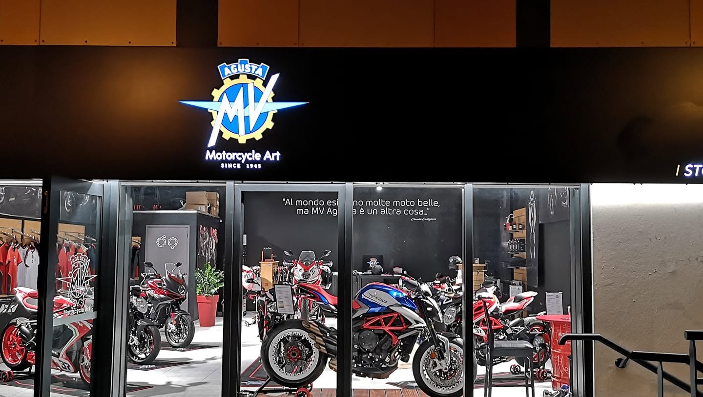 La vitrine DMS Réunion de nuit